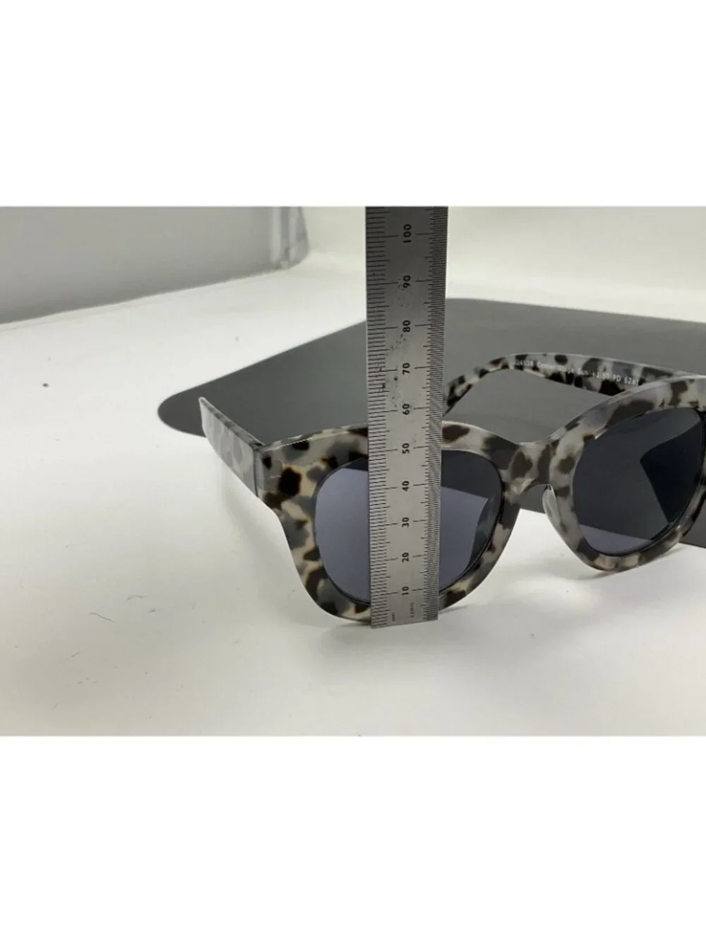Peepers Center Stage Oversized Reading Sunglasses Gray Tortoise +1.50